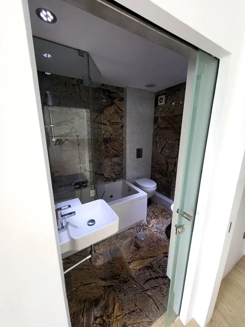 Baño de Piso de alquiler en Vigo  con Amueblado, Horno y Lavadora