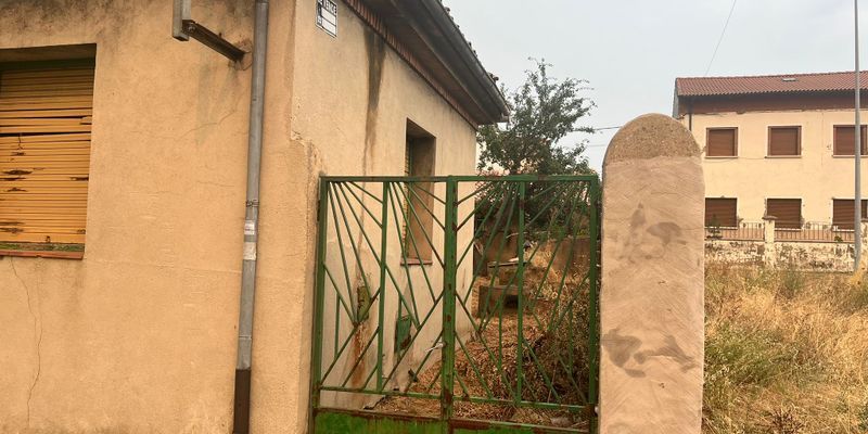 Houses for sale in La Robla   with Private garden and Storage room