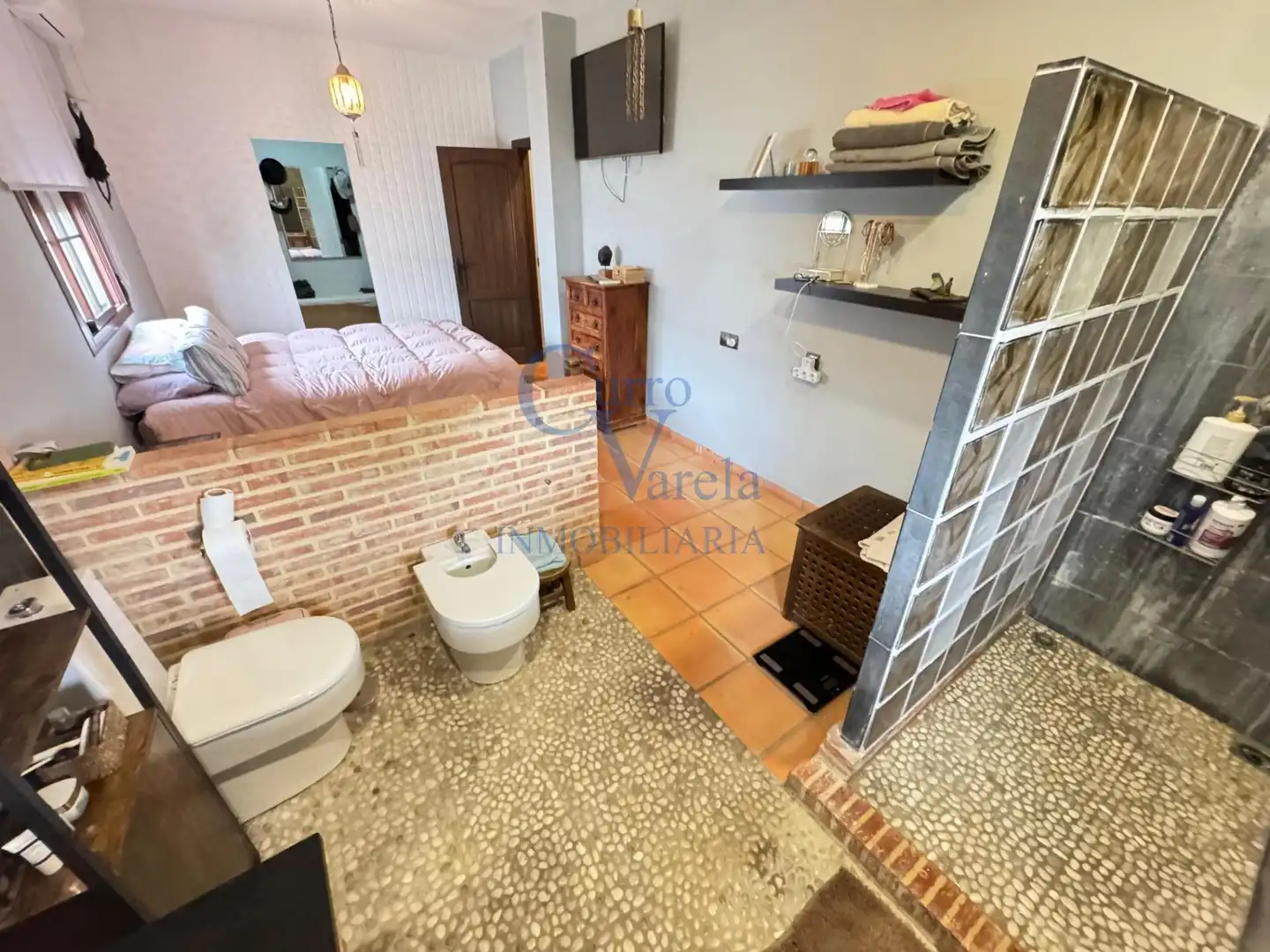 Country homes for sale in Dos Hermanas  with Air Conditioner, Private garden and Storage room
