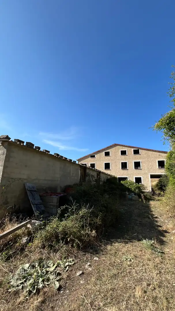 Vista exterior de Edificio en venta en Pedroso