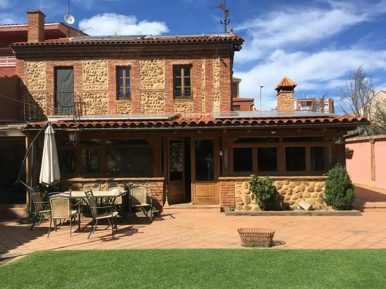 Casa adosada en venda en San Andrés del Rabanedo amb Aire condicionat, Calefacció i Jardí privat