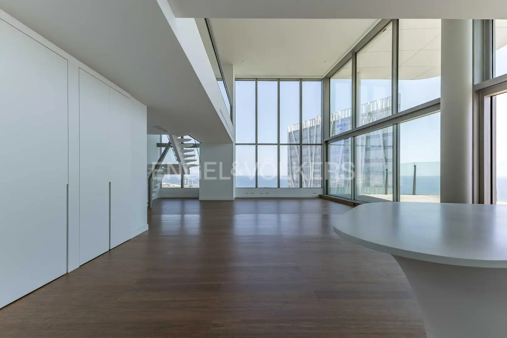 Sala d'estar de Pis en venda en Barcelona amb Aire condicionat, Calefacció i Parquet