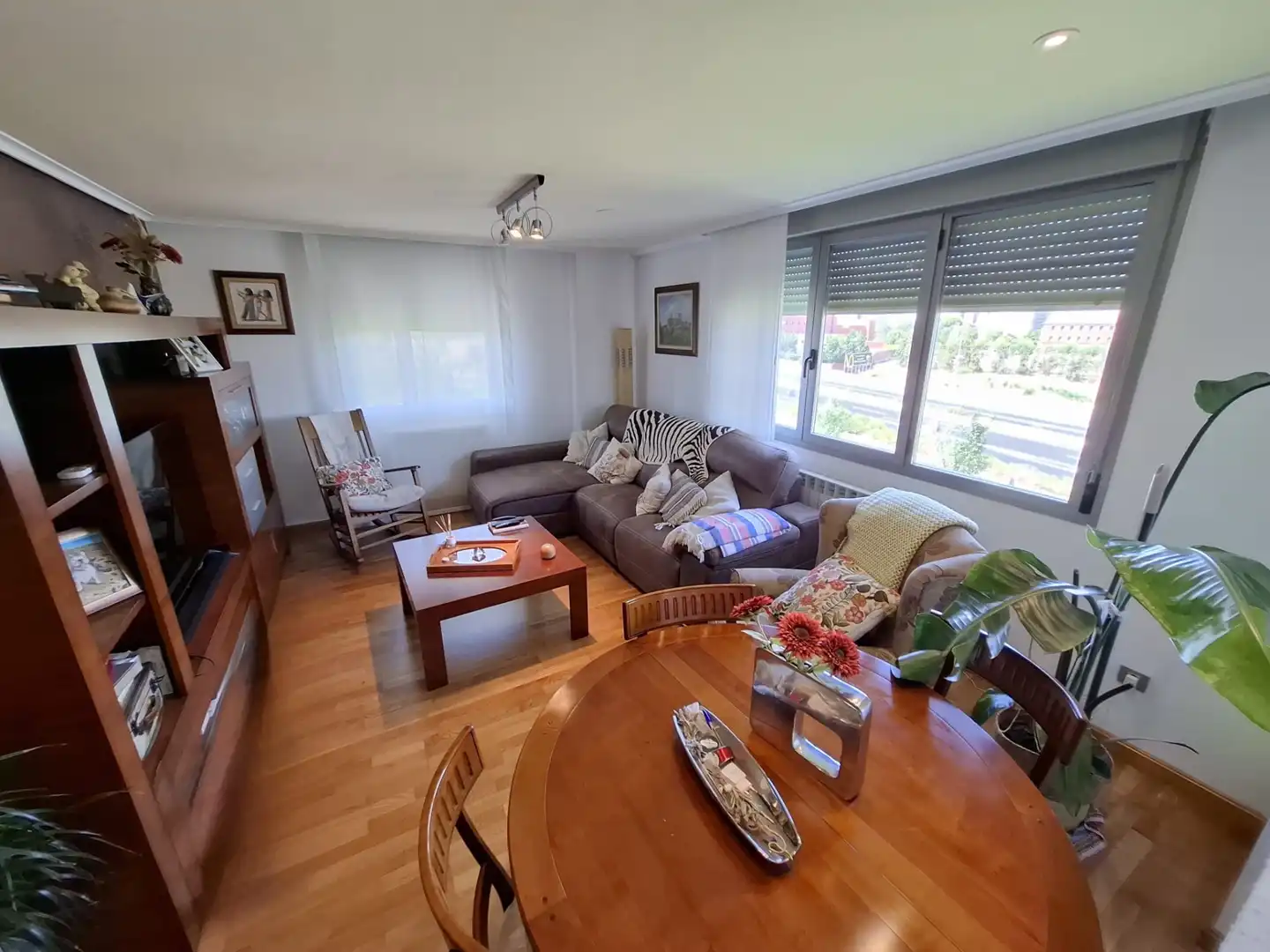 Living room of Flat for sale in  Logroño  with Air Conditioner, Heating and Parquet flooring