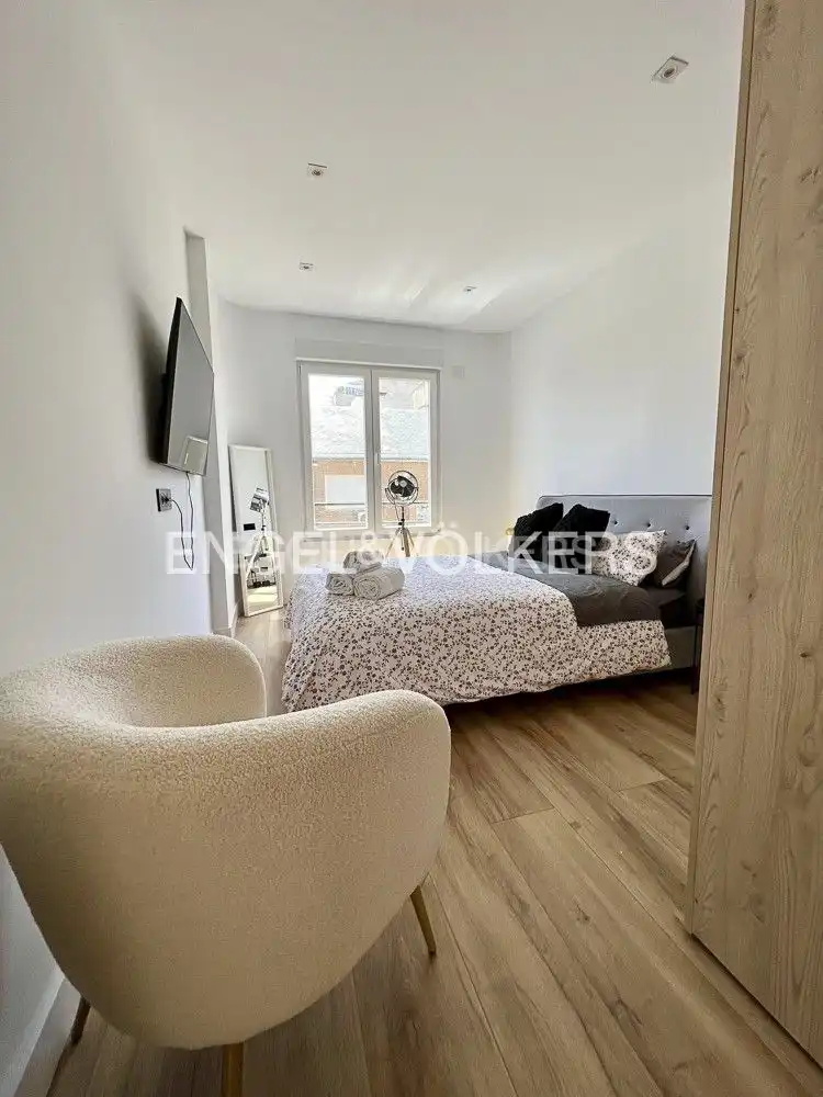 Schlafzimmer von Dachboden zur Miete in Madrid mit Klimaanlage, Heizung und Terrasse