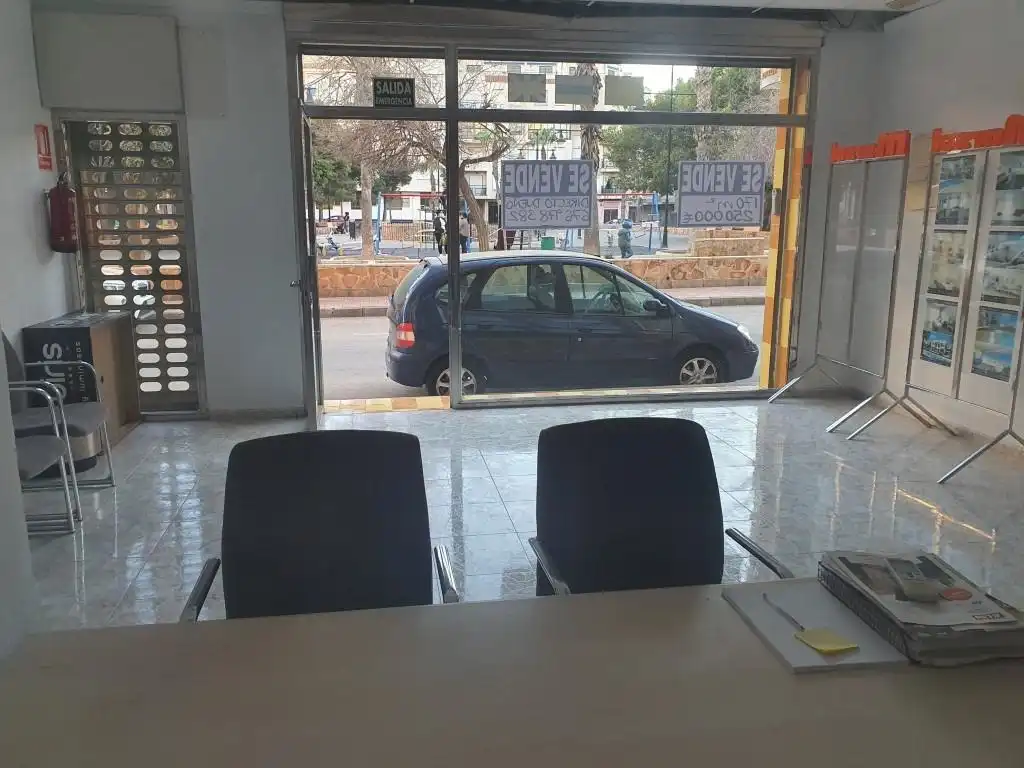 Gewerbefläche zum Verkauf in Calle Capitán García Gea, imagen 2