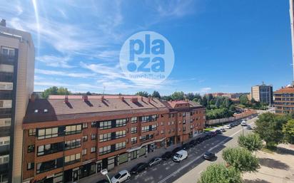 Vista exterior de Pis en venda en Burgos Capital amb Terrassa