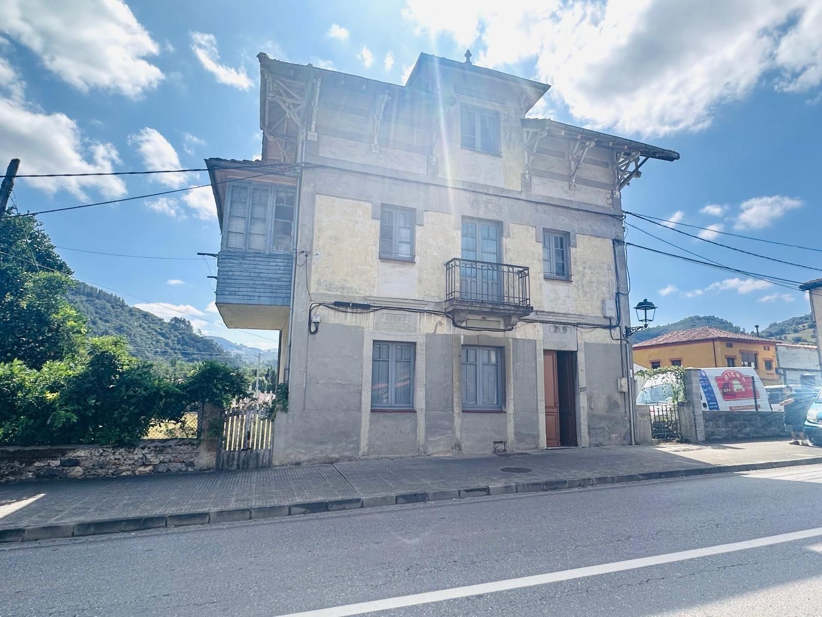 Vista exterior de Casa o chalet en venta en Salas con Calefacción, Jardín privado y Terraza