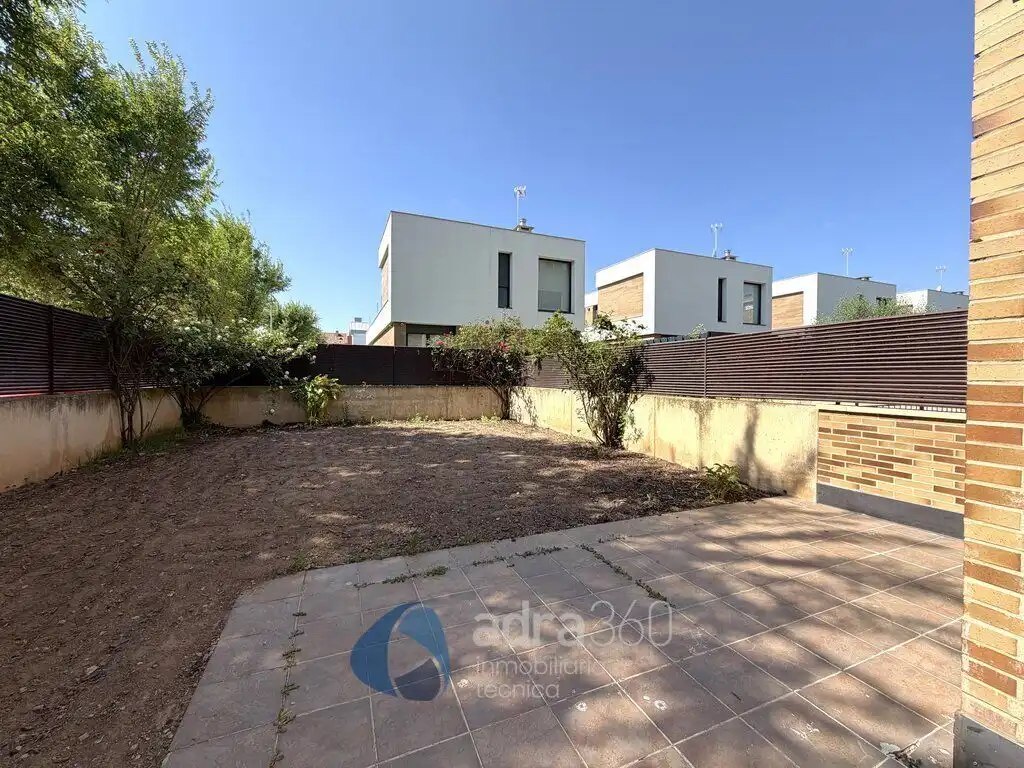 Jardín de Apartamento en venta en Lardero con Aire acondicionado, Calefacción y Jardín privado