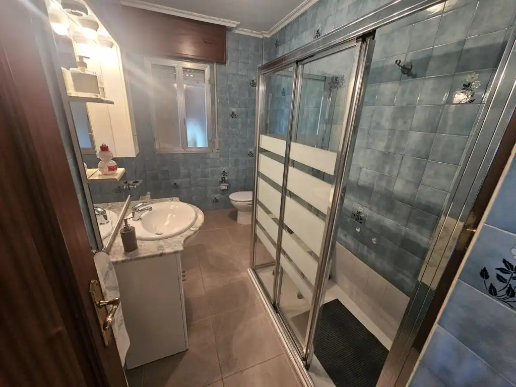 Bany de Casa o xalet en venda en Boiro amb Calefacció, Jardí privat i Parquet
