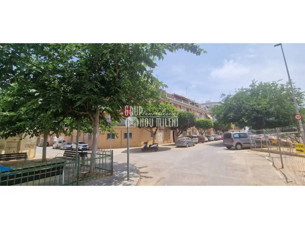 Außenansicht von Residential zum Verkauf in Massanassa