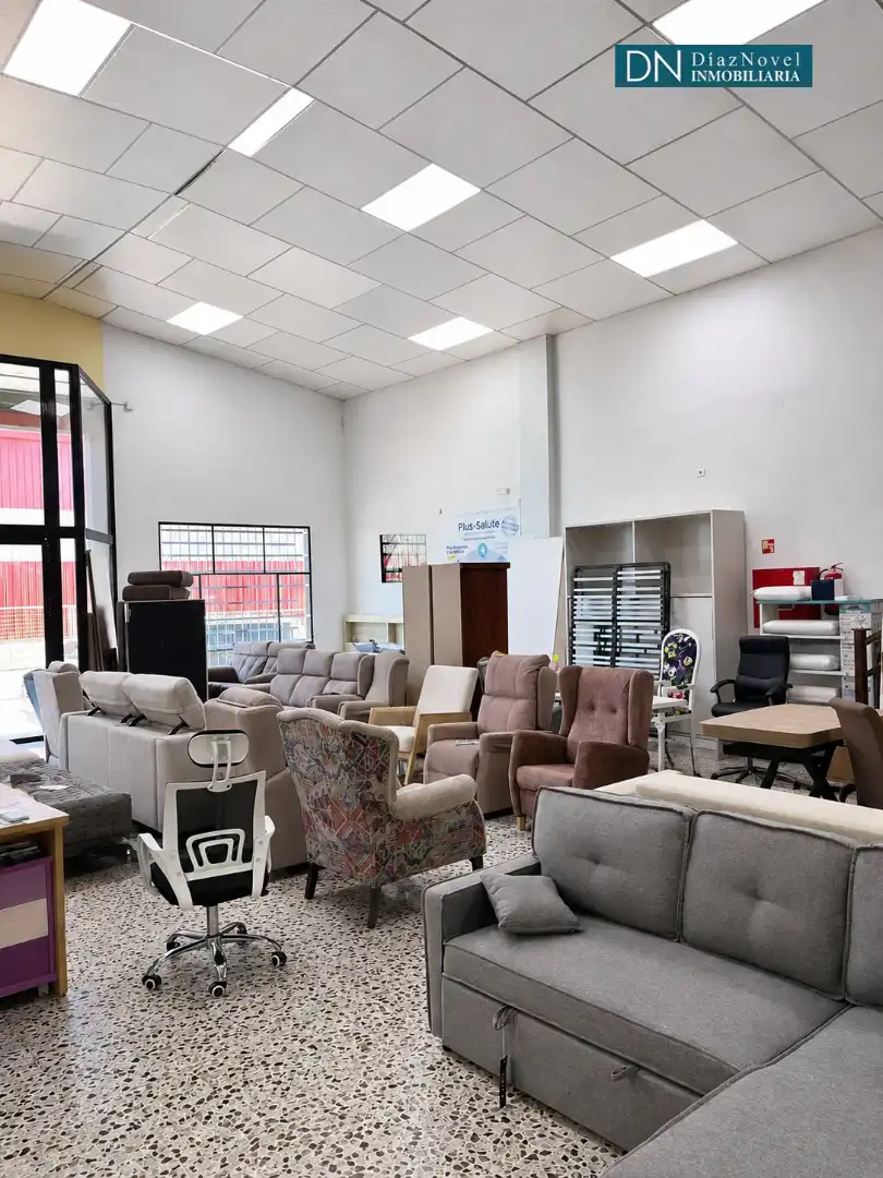 Nave industrial de alquiler en Málaga con Alarma