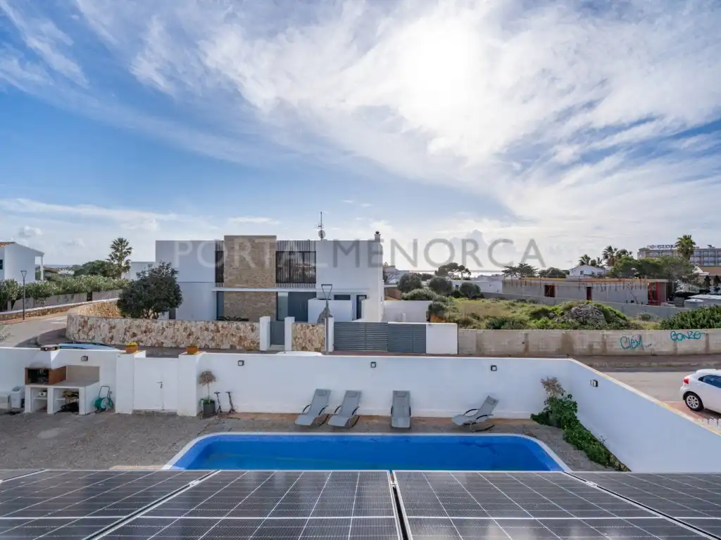 Vista exterior de Casa o xalet en venda en Ciutadella de Menorca amb Piscina
