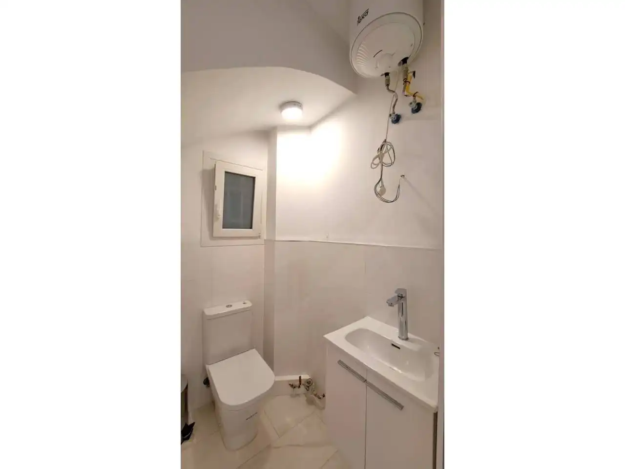 Badezimmer von Geschaftsraum zum Verkauf in Madrid mit Klimaanlage