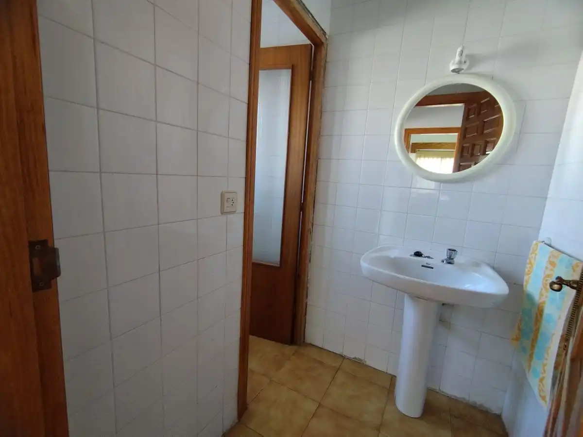 Badezimmer von Fabrikhallen zum Verkauf in Montehermoso
