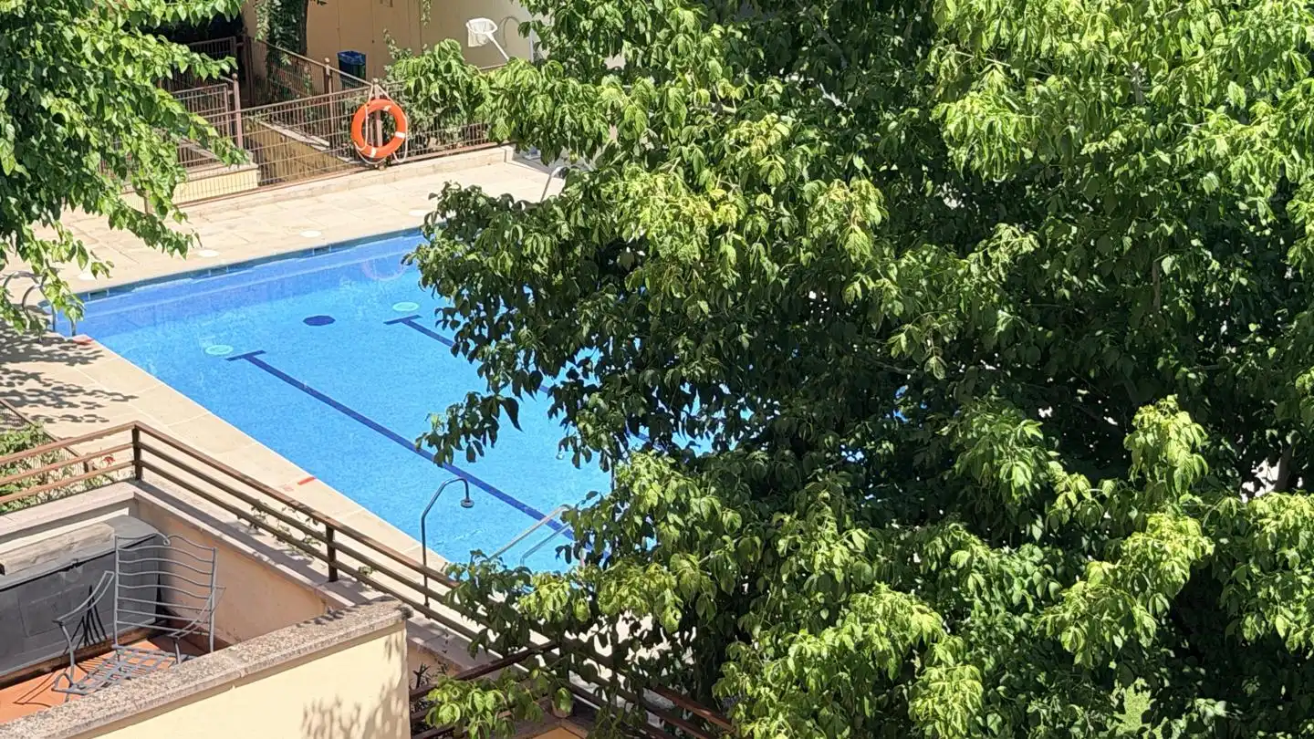 Piscina de Dúplex en venta en Madrid con Aire acondicionado, Calefacción y Parquet