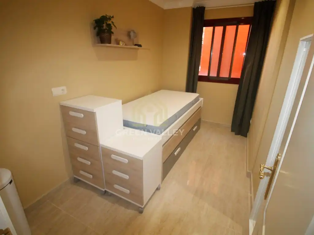 Schlafzimmer von Wohnung zum Verkauf in Marbella mit Klimaanlage, Privatgarten und Terrasse