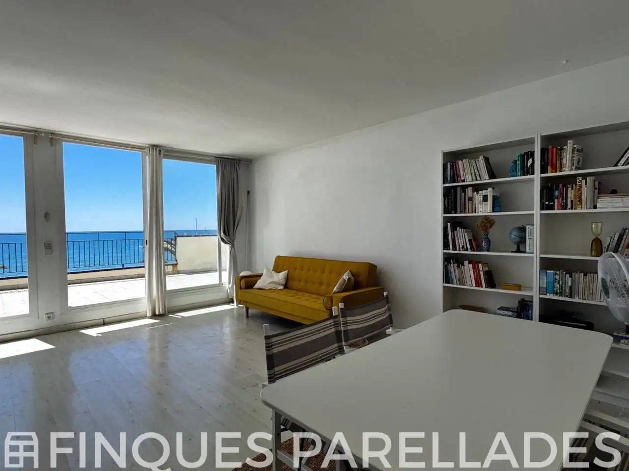 Living room of Attic for sale in Sitges  with Air Conditioner, Heating and Parquet flooring