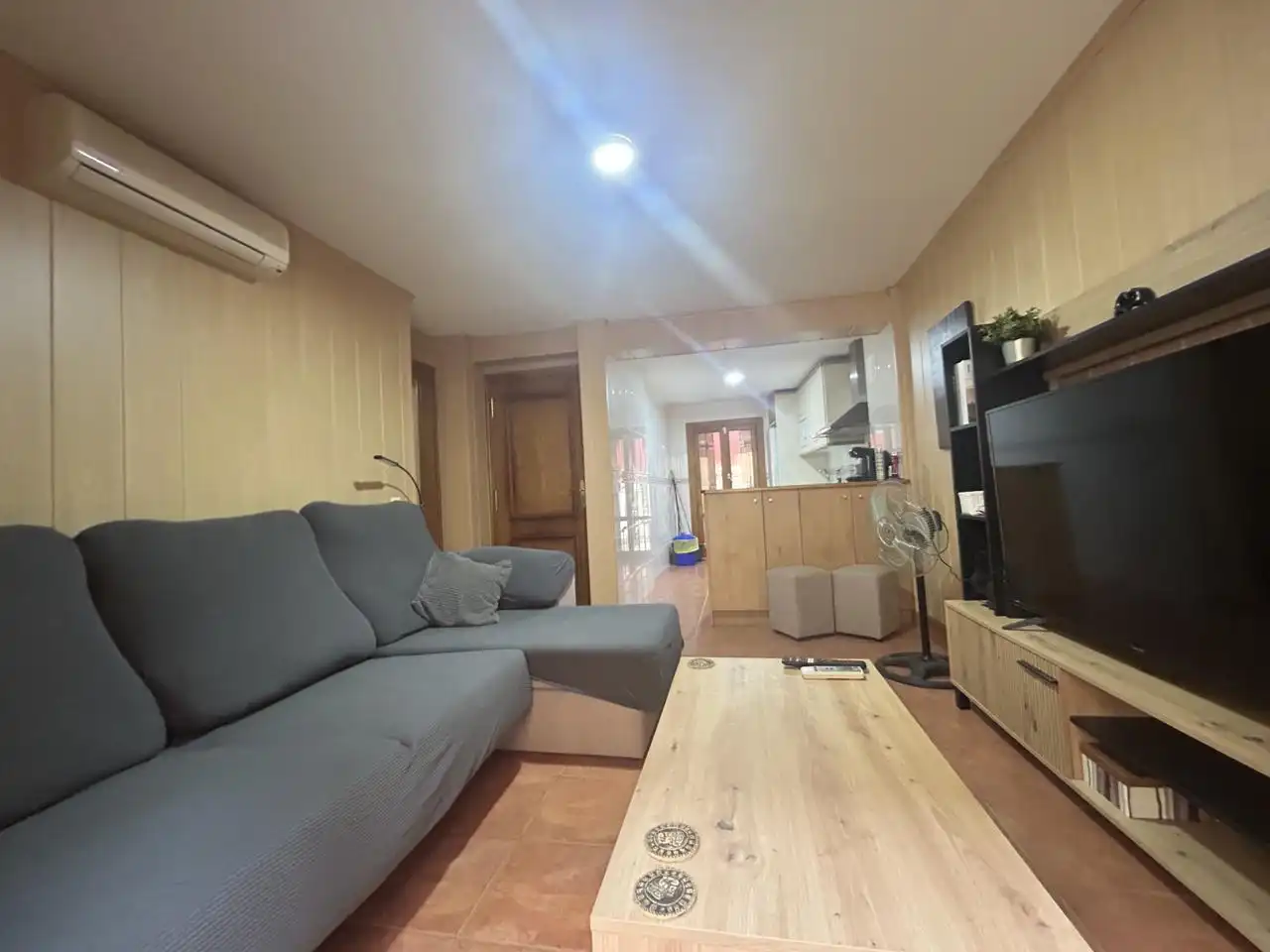 Living room of Flat for sale in Valtierra  with Air Conditioner, Parquet flooring and Storage room