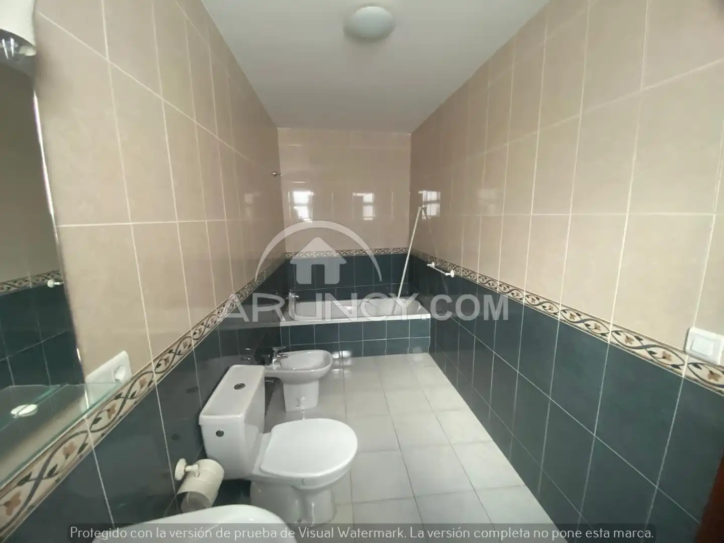 Bathroom of Flat for rent in Alcalá de Guadaira  with Air Conditioner, Heating and Furnished