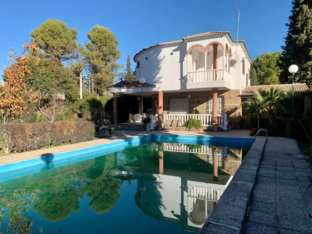Piscina de Casa o chalet en venta en Úbeda con Jardín privado, Piscina y Balcón