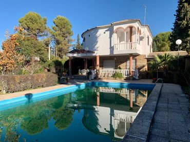 Villa mit Balkon zum Verkauf in Úbeda