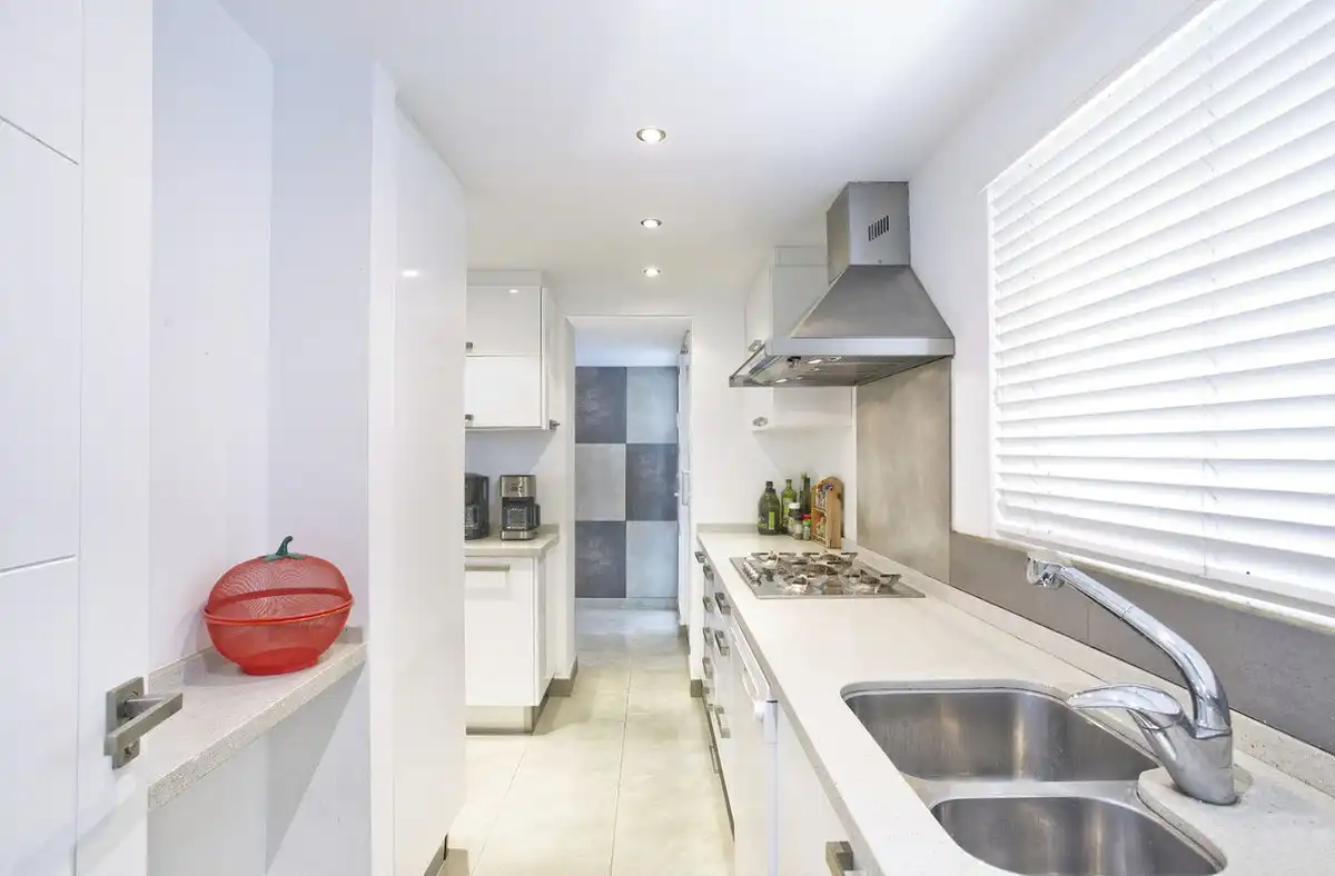 Cocina de Casa o chalet en venta en Marbella con Aire acondicionado, Jardín privado y Terraza