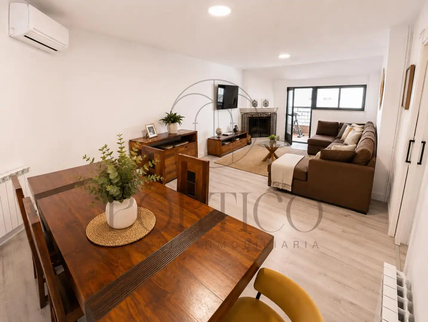 Living room of Attic for sale in Tui  with Air Conditioner, Heating and Balcony