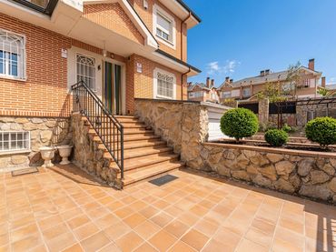 Maison jumelée avec piscine à vendre à Calle Rosalía de Castro