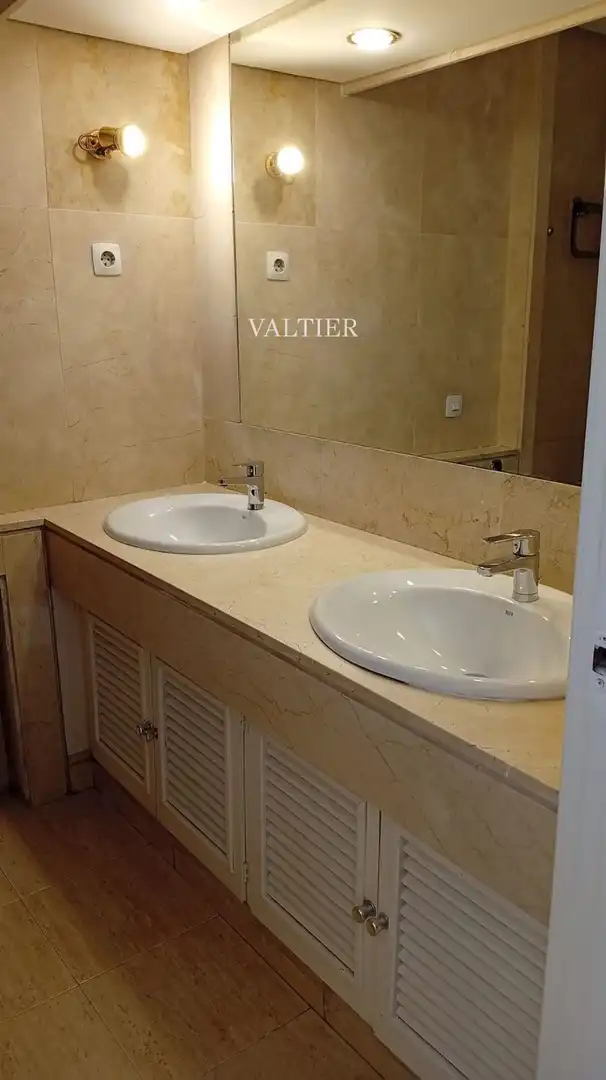 Bathroom of Flat for rent in Madrid  with Air Conditioner, Terrace and Swimming Pool