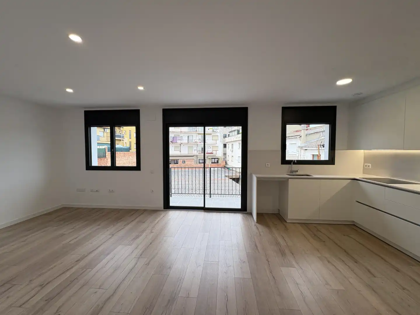 Terrasse von Wohnung zum Verkauf in Torelló mit Heizung, Parkett und Ofen
