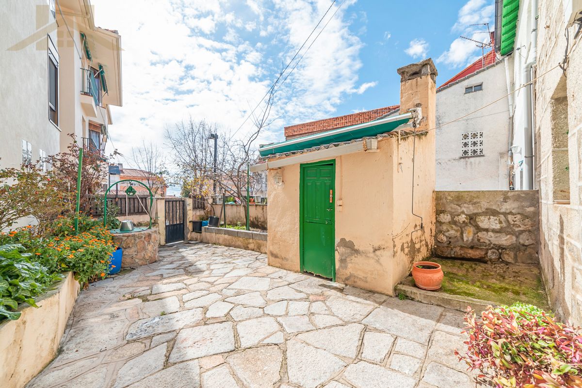 Exterior view of House or chalet for sale in Collado Mediano  with Private garden