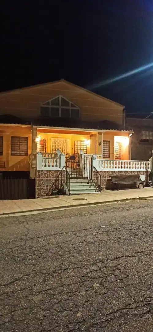 Vista exterior de Casa o chalet en venta en Aldeanueva de Barbarroya con Aire acondicionado, Parquet y Trastero