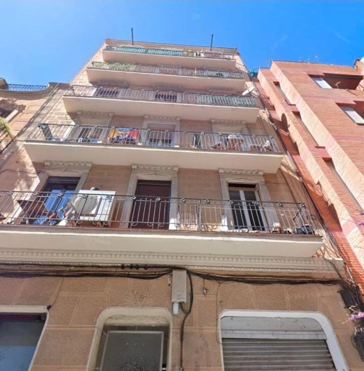 Exterior view of Flat for sale in  Barcelona Capital  with Heating, Oven and Alarm