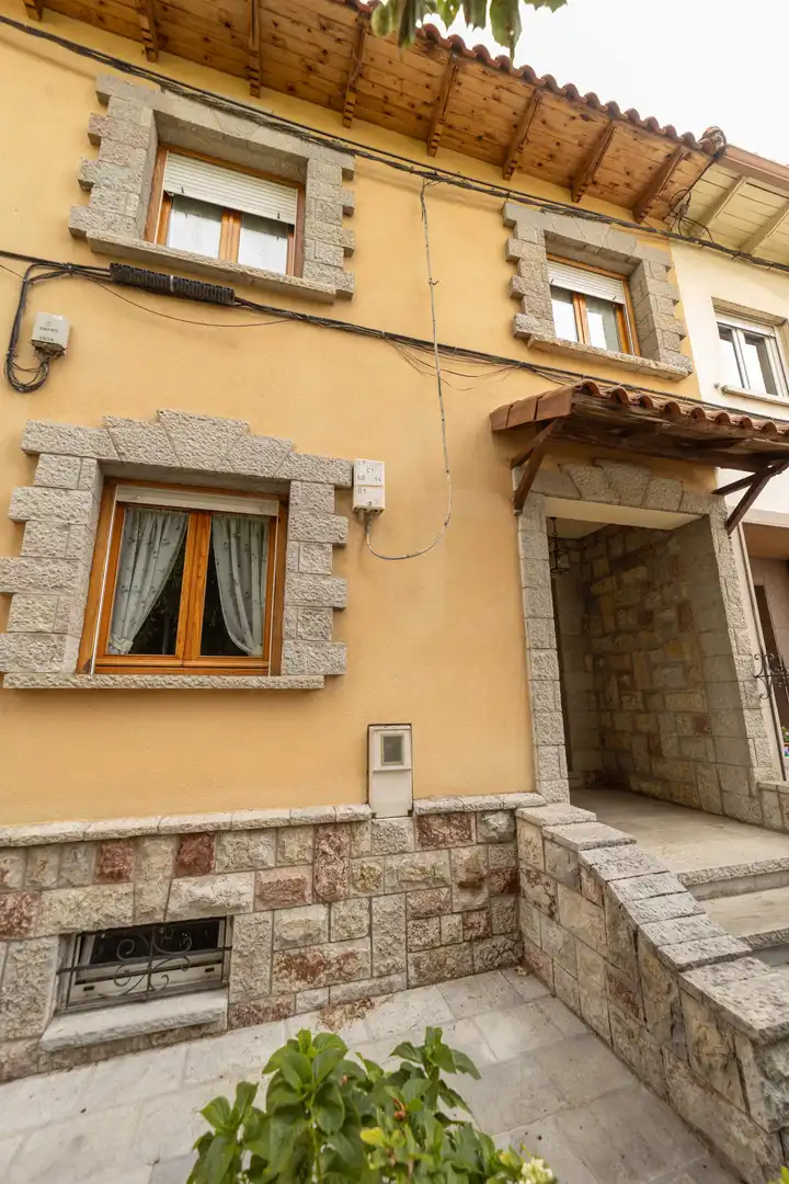 Vista exterior de Casa o chalet en venta en León Capital  con Calefacción