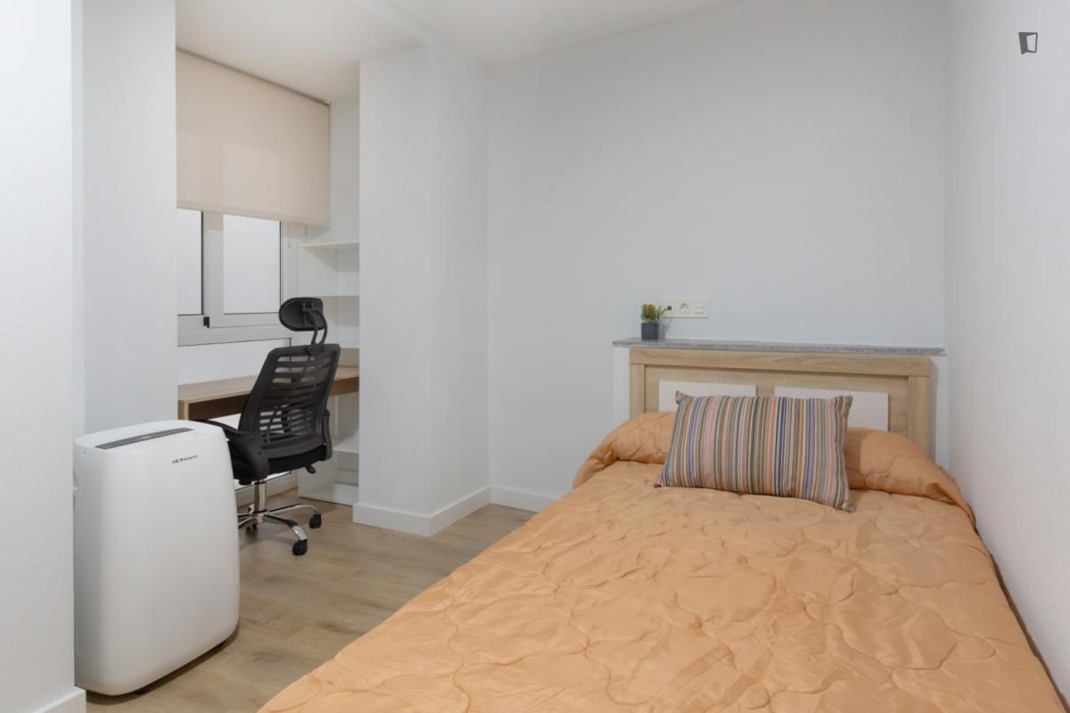 Dormitori de Apartament per a compartir en Elche / Elx amb Aire condicionat, Calefacció i Moblat