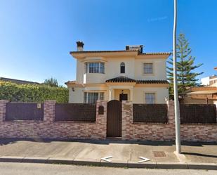 Vista exterior de Casa o xalet en venda en Jerez de la Frontera amb Jardí privat i Piscina