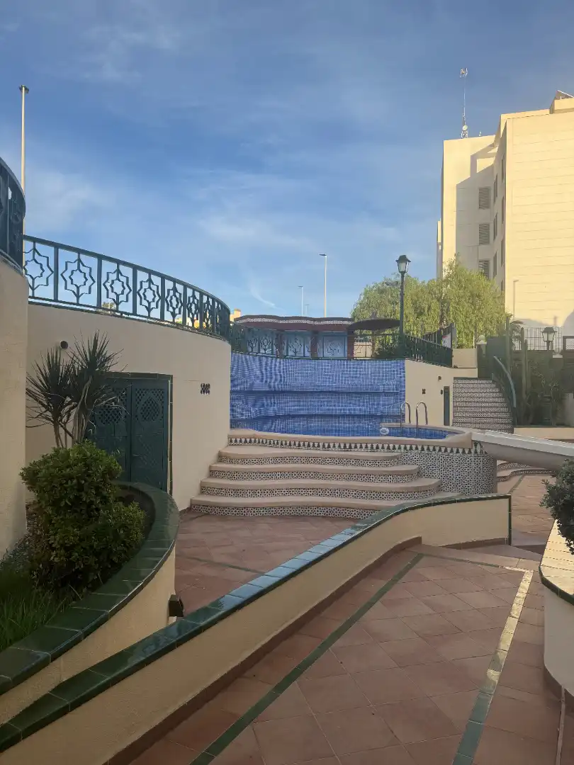 Piscina de Pis en venda en Santa Pola amb Aire condicionat, Calefacció i Jardí privat