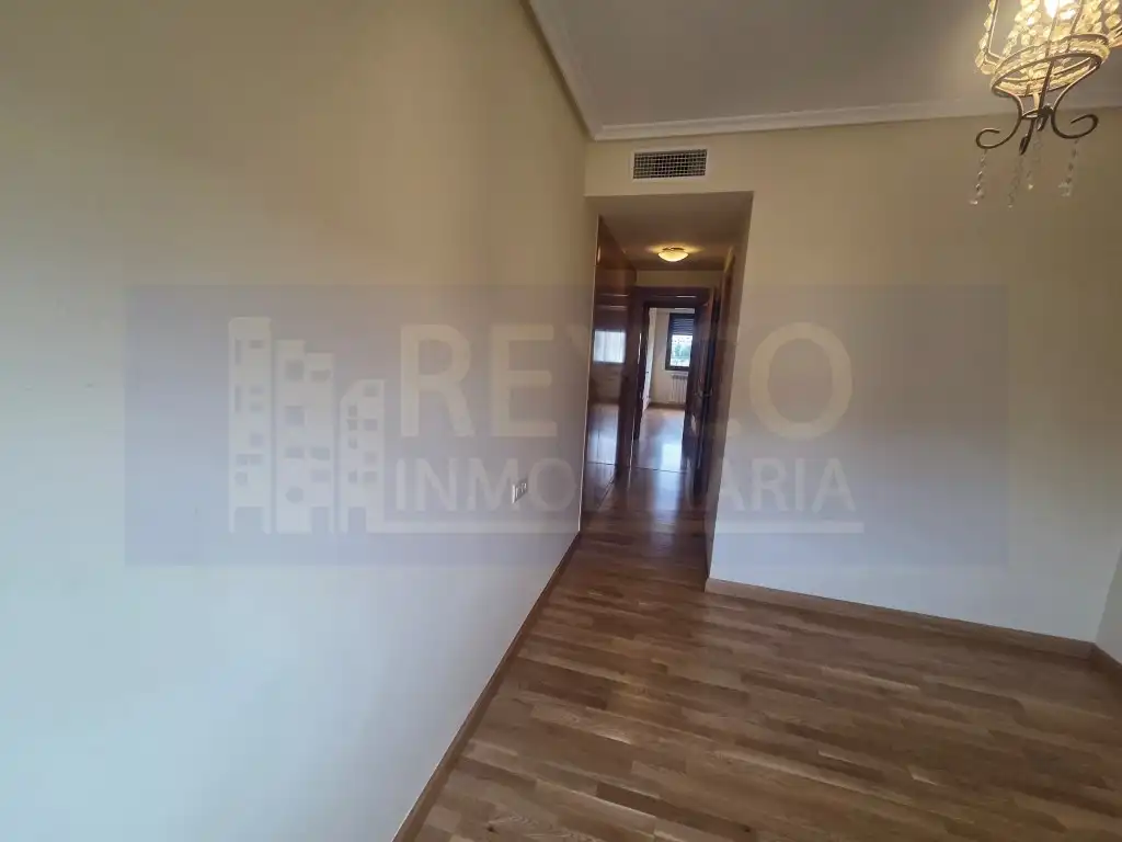 Piso en venta en  Logroño