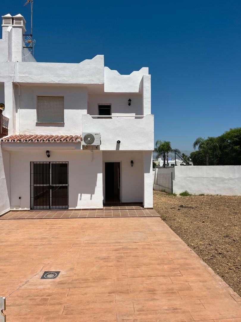 Vista exterior de Casa adosada de lloguer en Alhaurín de la Torre amb Traster, Forn i Piscina comunitària