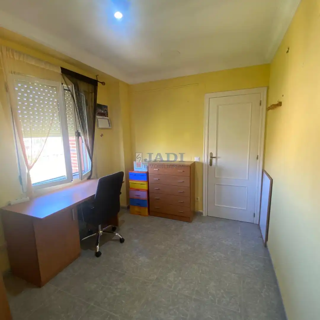 Bedroom of Flat for sale in Valdepeñas  with Air Conditioner, Heating and Terrace