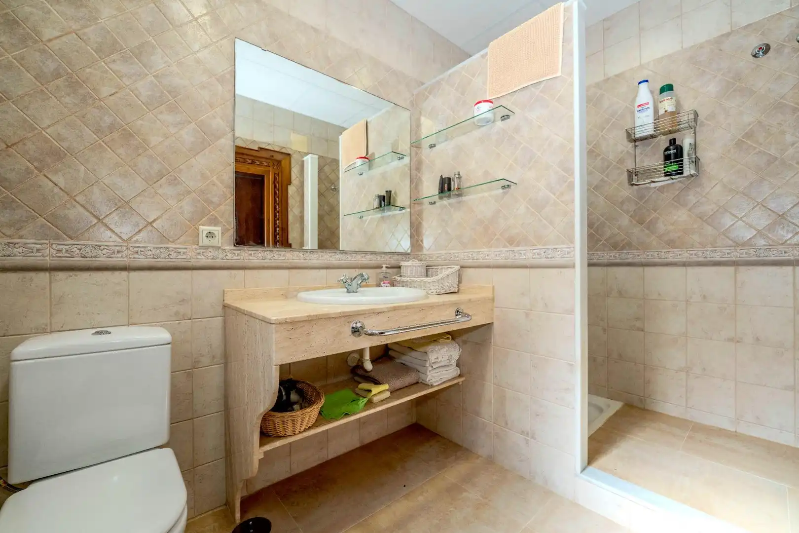 Badezimmer von Country house zum Verkauf in Ayamonte mit Klimaanlage, Heizung und Privatgarten