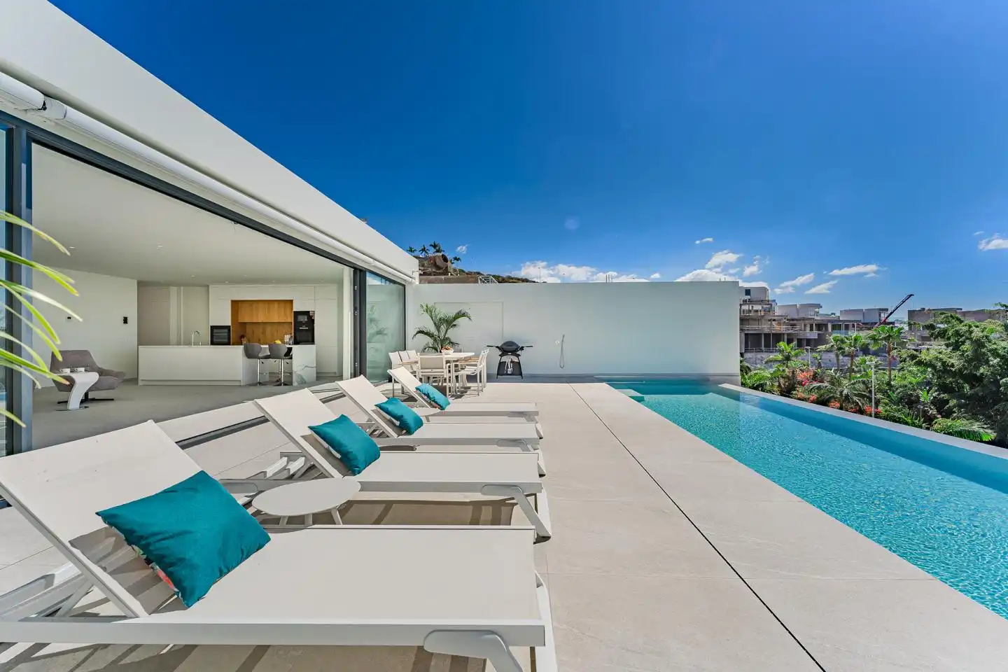 Casa amb piscina en venda a Calle Belgica, imagen 2