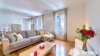 Living room of Flat for sale in Bilbao   with Heating, Furnished and Balcony