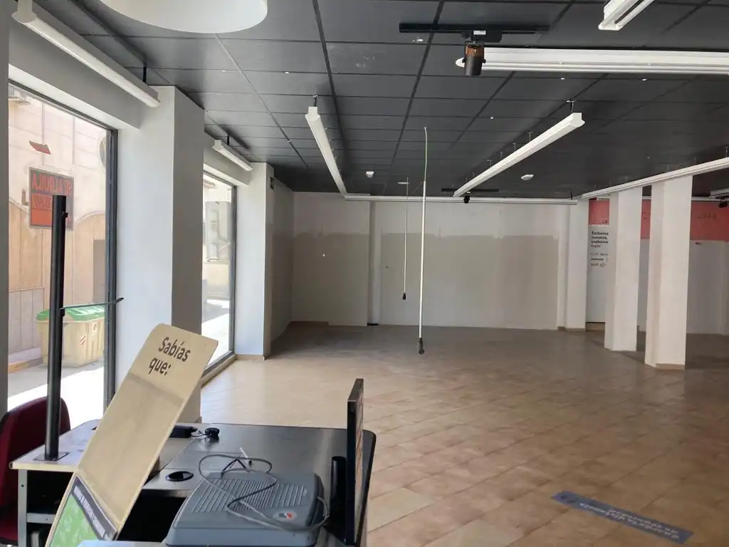Local comercial de lloguer a Real, imagen 5