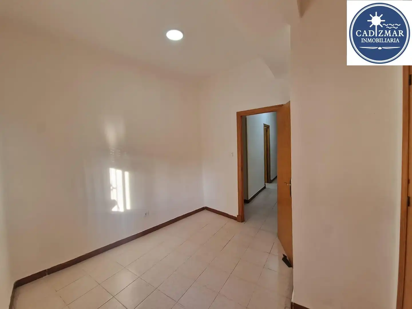 Ground floor for sale in Cádiz  with Storage room, Balcony and Alarm