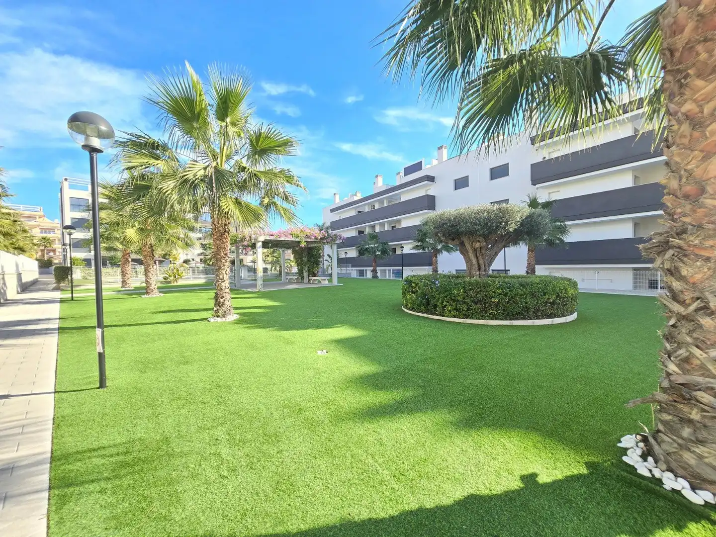 Vista exterior de Apartament en venda en Orihuela amb Jardí privat, Terrassa i Traster