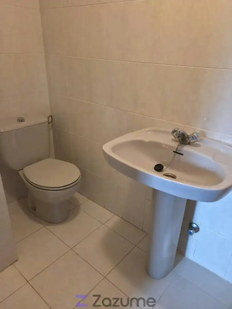 Baño de Piso de alquiler en Jaén con Jardín privado, Piscina y Amueblado