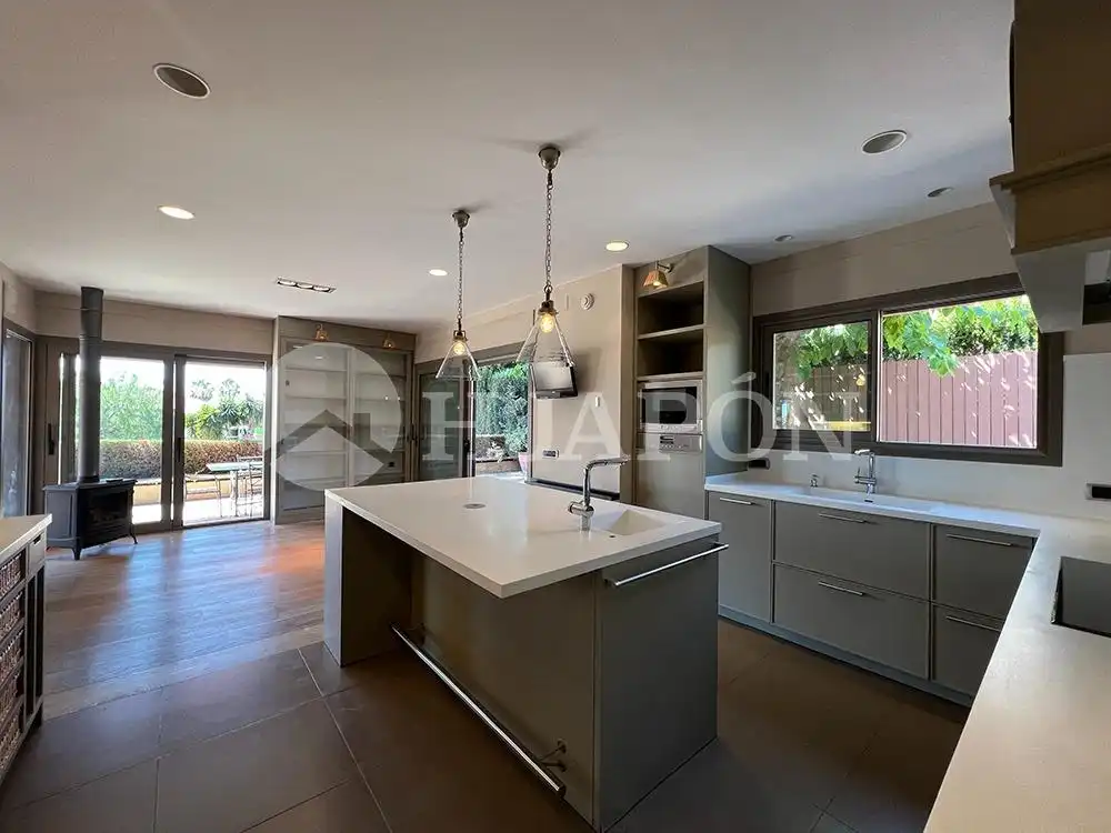 Cocina de Casa o chalet en venta en Alella con Aire acondicionado, Calefacción y Jardín privado