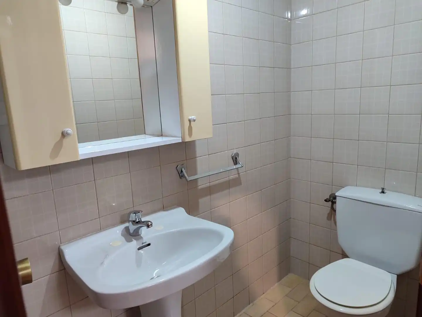 Bathroom of Flat for rent in Oviedo   with Heating and Furnished