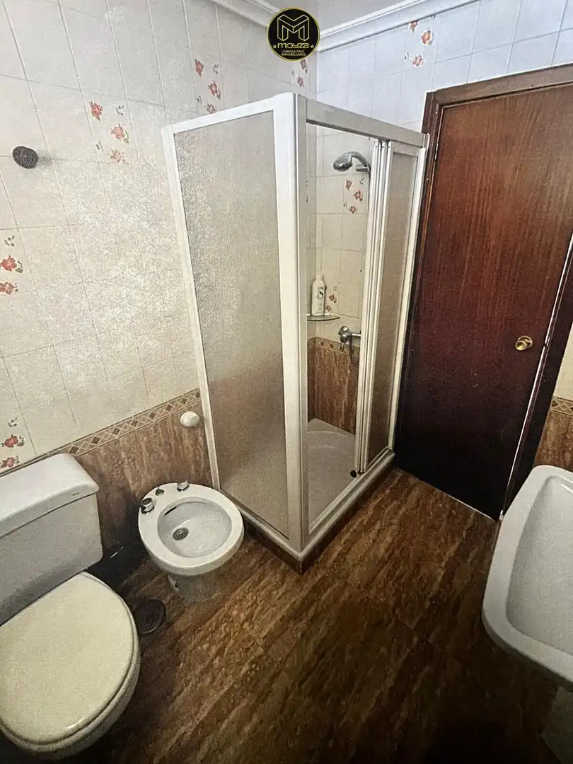 Bany de Pis en venda en Linares amb Aire condicionat, Moblat i Balcó